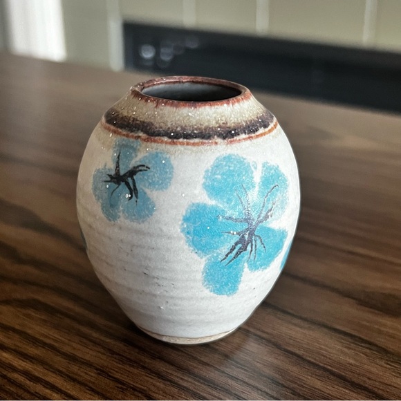 Small Painted Pottery Vase - Picture 2 of 12
